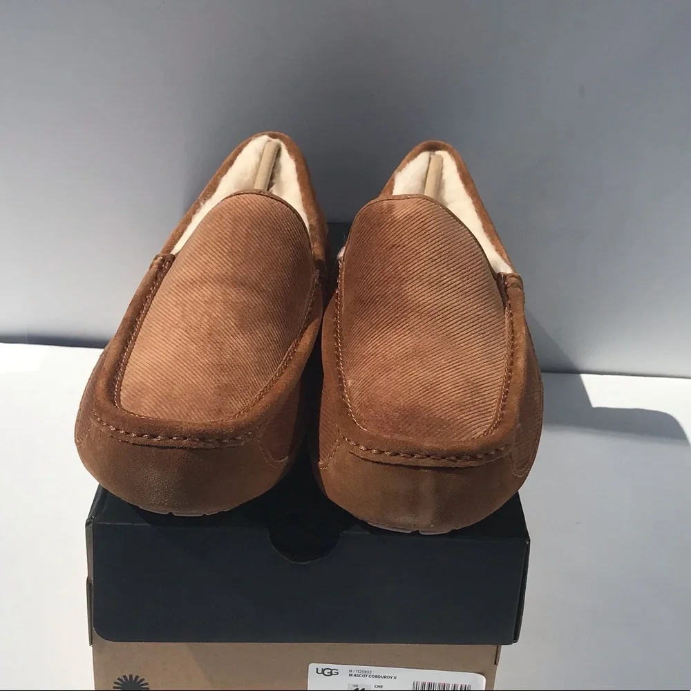 UGG Ascot Corduroy II - Picture 1 of 8